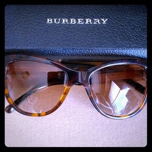 Burberry Cat eye sunglasses
